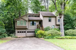 2261 Ravenwood Trail, Marietta, GA 30066 - Photo 2