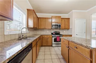 7400 Toccoa Cir, Union City, GA 30291 - Photo 10