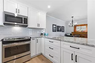 909 Hollyfax Cir NE, Atlanta, GA 30328 - Photo 2