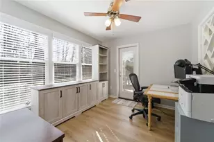 909 Hollyfax Cir NE, Atlanta, GA 30328 - Photo 10