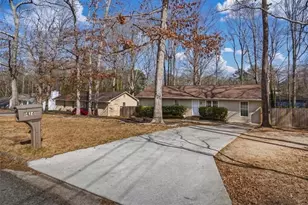 414 Hemlock Dr, Lawrenceville, GA 30046 - Photo 4