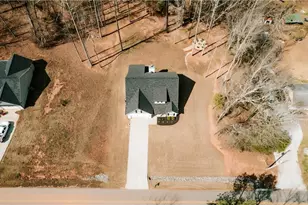 121 Mountain Creek Dr, Maysville, GA 30558 - Photo 2