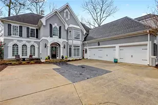 810 Club Chase Ln, Roswell, GA 30076 - Photo 2