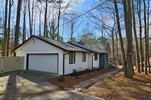 5077 Martindale Ln, Stone Mountain, GA 30088 - Photo 2