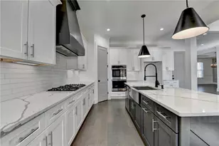 6181 Shoreland Cir, Buford, GA 30518 - Photo 18