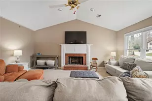 1405 La Maison Dr, Lawrenceville, GA 30043 - Photo 6