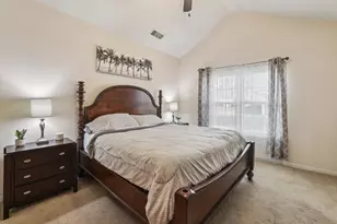 2365 Suwanee Pointe Dr, Lawrenceville, GA 30043 - Photo 4