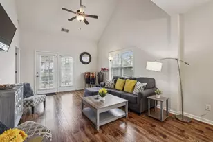 2365 Suwanee Pointe Dr, Lawrenceville, GA 30043 - Photo 2