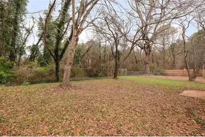 1055 Autumn Crest Court, Stone Mountain, GA 30083 - Photo 20