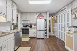 1341 Sommerset Dr, Lawrenceville, GA 30043 - Photo 18