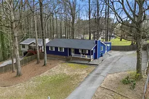 1341 Sommerset Dr, Lawrenceville, GA 30043 - Photo 2