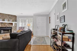 635 Oxford Hall Dr, Lawrenceville, GA 30044 - Photo 2