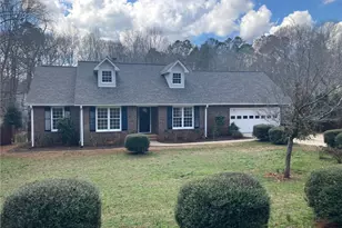 215 Brookwood Ln, Fayetteville, GA 30215 - Photo 2