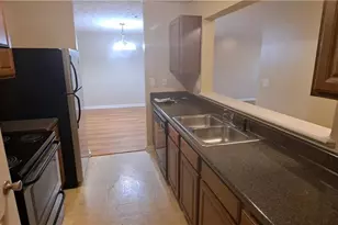 8304 Fairington Ridge Cir, Lithonia, GA 30038 - Photo 6