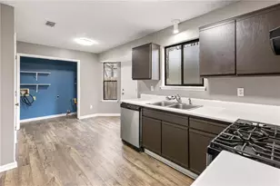 5328 Biffle Down Rd, Stone Mountain, GA 30088 - Photo 12