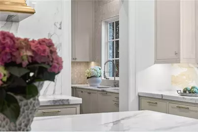 660 W Conway Drive NW, Atlanta, GA 30327 - Photo 10