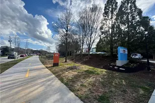 1345 Stirling Ct, Atlanta, GA 30318 - Photo 2