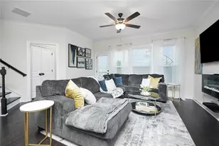 2048 Holtz Ln, Atlanta, GA 30318 - Photo 10