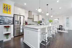 2048 Holtz Ln, Atlanta, GA 30318 - Photo 6