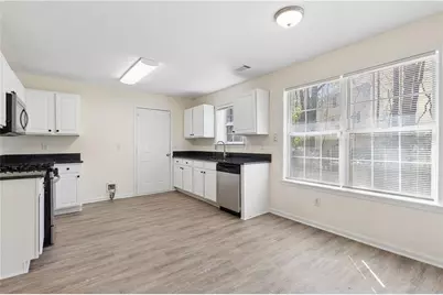 390 Manor Glen Drive, Suwanee, GA 30024 - Photo 10