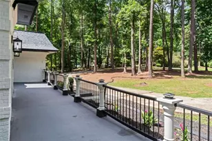 2023 Stoneleigh Dr, Stone Mountain, GA 30087 - Photo 4