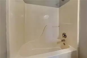 204 Cambridge Dr, Loganville, GA 30052 - Photo 16