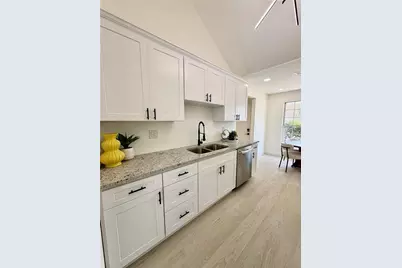 10101 Deep Creek Drive, Union City, GA 30291 - Photo 6