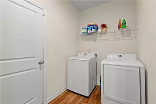 1053 Shadow Glen Drive, Fairburn, GA 30213 - Photo 10