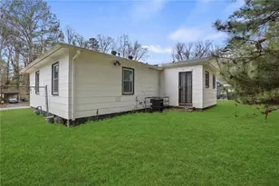 3675 Bunker Hill Dr SW, Atlanta, GA 30331 - Photo 4