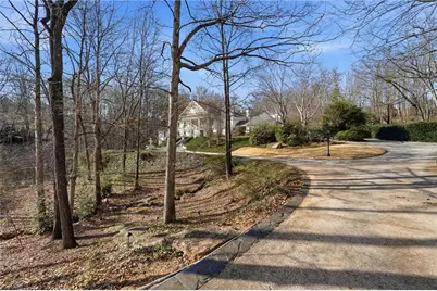 5695 Glen Errol Road NW, Sandy Springs, GA 30327 - Photo 2