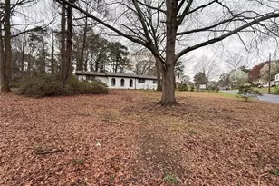 1055 Pinecrest Dr, Forest Park, GA 30297 - Photo 4