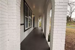 1055 Pinecrest Dr, Forest Park, GA 30297 - Photo 8