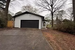 1055 Pinecrest Dr, Forest Park, GA 30297 - Photo 6