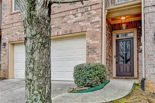 979 Parkside Wood Ct, Lawrenceville, GA 30043 - Photo 2