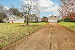 715 Summerfield Rd, Winder, GA 30680 - Photo 2