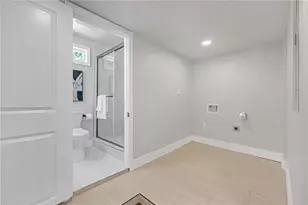 656 S Elizabeth Pl NW, Atlanta, GA 30318 - Photo 4