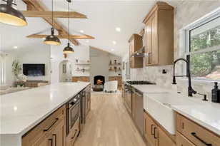 725 Starlight Ln, Atlanta, GA 30342 - Photo 12