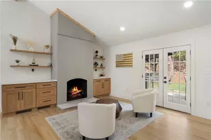 725 Starlight Ln, Atlanta, GA 30342 - Photo 4