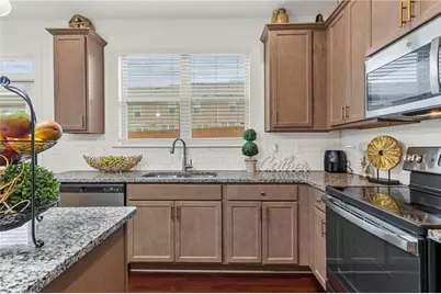 7653 Castle Avenue, Fairburn, GA 30213 - Photo 8