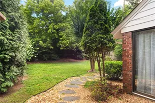 1257 Briar Hills Dr NE, Atlanta, GA 30306 - Photo 16