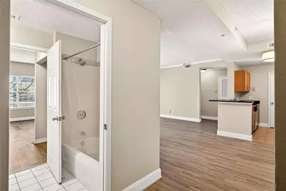 1074 Peachtree Walk NE #B212, Atlanta, GA 30309 - Photo 6