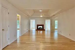 1040 Sunny Field Ct, Lawrenceville, GA 30043 - Photo 2