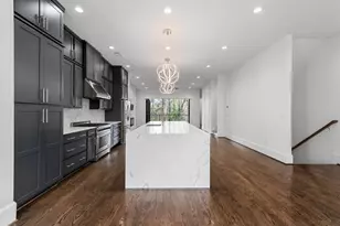 1099 Briar Cove Cir, Atlanta, GA 30329 - Photo 4