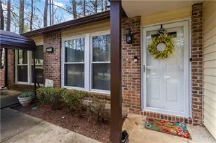 811 Longfellow Ct, Stone Mountain, GA 30088 - Photo 4