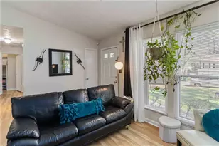 811 Longfellow Ct, Stone Mountain, GA 30088 - Photo 8