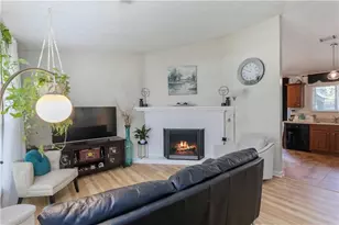 811 Longfellow Ct, Stone Mountain, GA 30088 - Photo 6