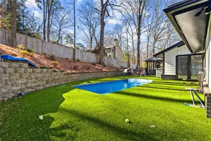 915 Lost Forest Dr NW, Atlanta, GA 30328 - Photo 20