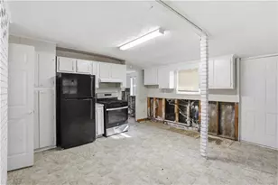 4752 Manse Dr, Forest Park, GA 30297 - Photo 8