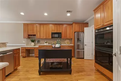 3212 Windsor Lake Drive NE, Atlanta, GA 30319 - Photo 16