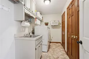 8900 Glen Ferry Dr, Johns Creek, GA 30022 - Photo 32